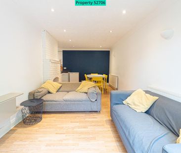 6 bedroom detached house to rent - Photo 3