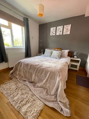 Newly Refurbished Double Room **Great Local Amenities** - Photo 1