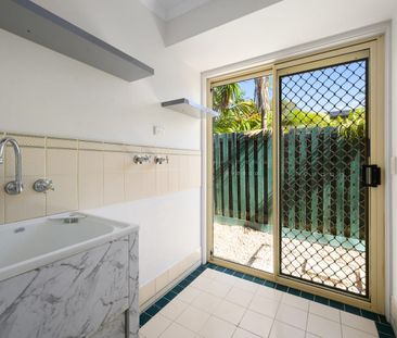 Spacious & Family-Friendly 4-Bedroom Home in a Great Location, Park... - Photo 4