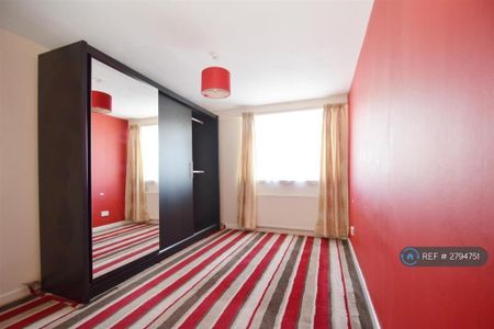 3 bedroom maisonette to rent - Photo 2