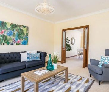 Lakefront Home in Prestigious Delfin Island Location! Two Storey 4/... - Photo 2