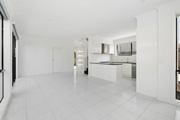 Modern Comfort in the Heart of Frankston - Photo 1