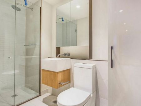 One step to all facilities! 2-bedroom apartment in the heart of South Yarra for lease! - Photo 3