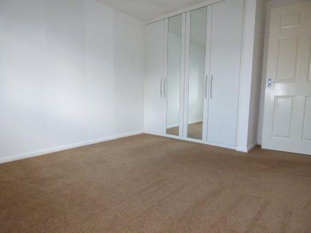 2 bedroom ground floor flat to rent - Photo 3