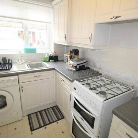 Room in a Shared House, Fernhill Street, E16 - Photo 4