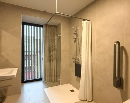 Centraal gelegen en instapklaar appartement met 1 slaapkamer - Photo 3