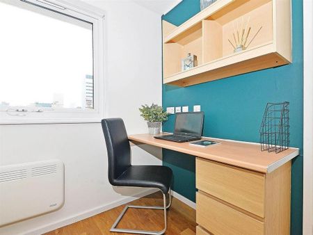 1 bedroom in a flat share to rent - Photo 4