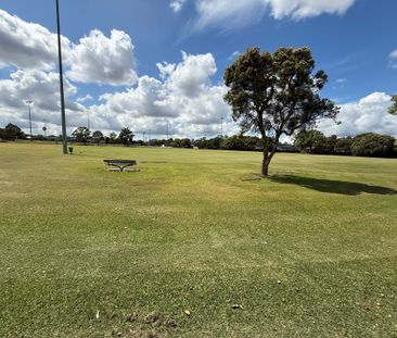 Spacious 5 Bedroom Family Home - Photo 1