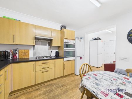 1 bedroom in a house share to rent - Photo 3