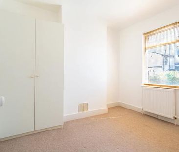 3 Bed Terraced House, Whichelo Place, BN2 - Photo 3