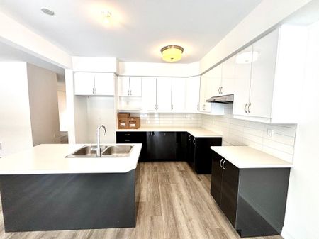 For Lease - 3028 Sandy Acres Avenue, Severn, Ontario - Photo 5