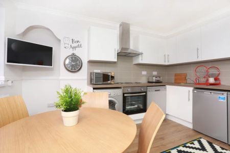 Limscott House – Room 3 - Photo 4