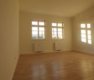 Gemütliche 2-Zi. Whg. mit Loggia, Parkett, Außenrollos - Photo 4