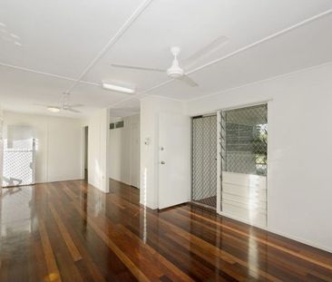 Spacious & Welcoming Family Home - Photo 3