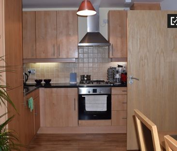 Inviting room in 2-bedroom apartment in Sandyford, Dublin - Photo 5