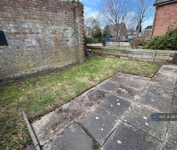 2 bedroom maisonette to rent - Photo 6