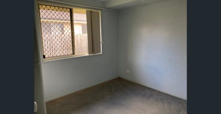 FAMILY HOME IN PRIME LOCATION! - Photo 2