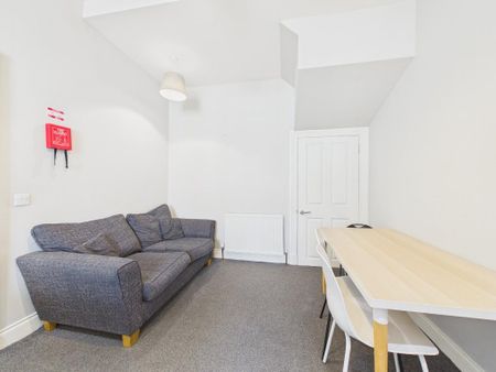 5 bedroom flat to rent - Photo 2