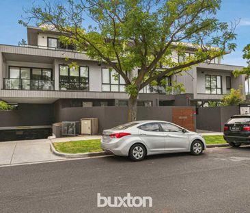 Classy Contemporary Living, Convenient Location - Photo 2