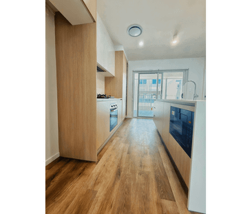 Spacious 3+1 Brand New Townhome with walking distance to Coles! - Photo 6