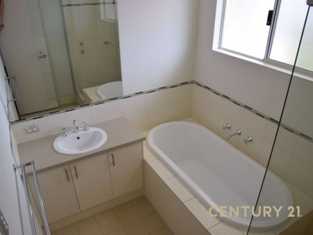 Spacious Unfurnished 3-Bedroom 2 Bath Home for Rent in Charming Rivervale - Photo 2