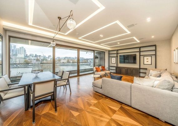 Crown Square - Photo 1