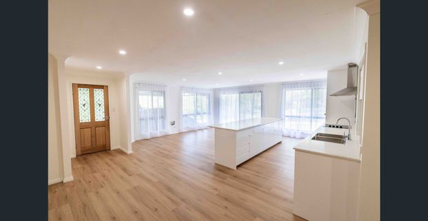 Spacious & Recently Renovated 5-Bedroom Home on acreage - Photo 1