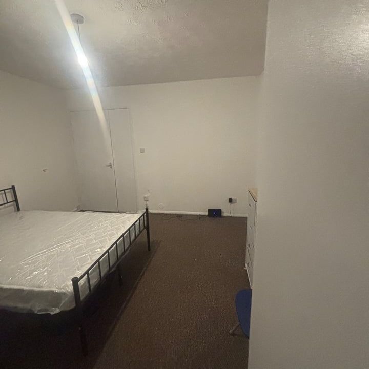 Room in a Shared Flat, Bowling Green Court, HA9 - Photo 1