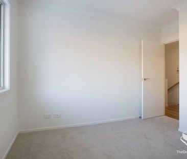 LEASED - LUXURY TOWNHOUSE in great condition - Photo 2