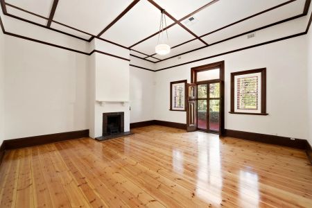Grand and elegant haven in a prized pocket of Hawthorn - Photo 4