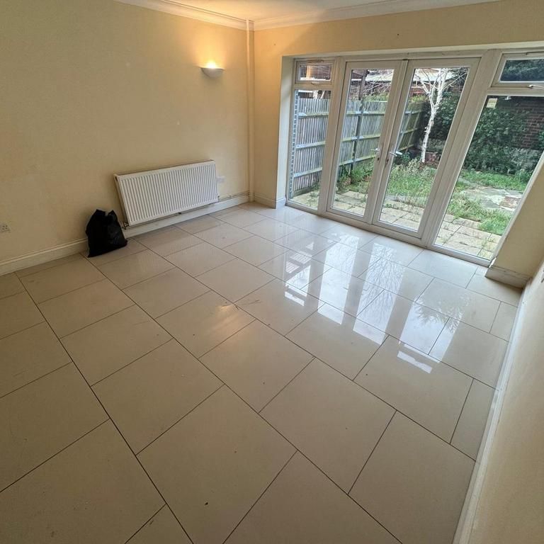 3 bedroom townhouse to rent - Photo 1