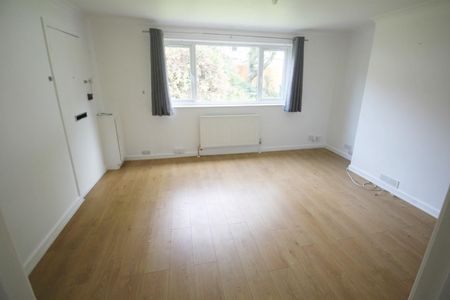 1 bedroom Flat To Let - Photo 2
