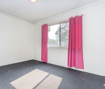 Convenient Ground Floor Living Close to Penrith CBD - Photo 2