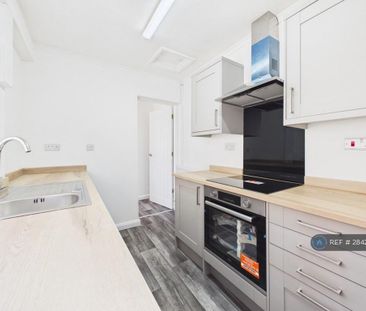 3 bedroom terraced house to rent - Photo 6