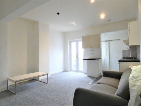 1 bedroom flat to rent - Photo 3