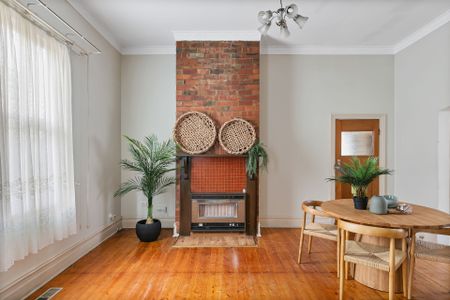 Spacious Family Living in the Heart of Preston - 6 MONTHS LEASE - Photo 4