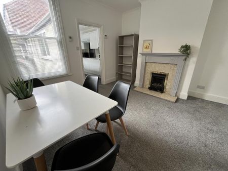 2 bedroom terraced house to rent - Photo 4