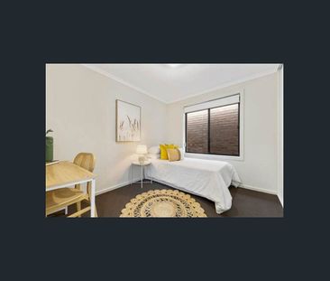 Delightful home in quiet cul-de-sac - Photo 3