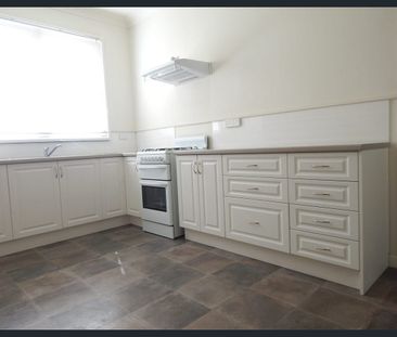 Home in convenient location - Photo 2