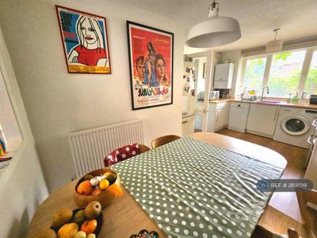 3 bedroom maisonette to rent - Photo 4