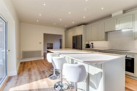 6 bedroom detached house to rent - Photo 5