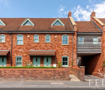 4 bedroom terraced house to rent - Photo 1