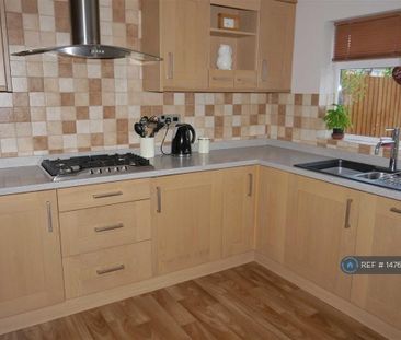 3 bedroom semi-detached house to rent - Photo 3