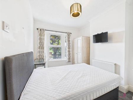 4 bedroom terraced house to rent - Photo 3