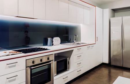 Corner View Room in 5-Bed Apartment - Photo 4