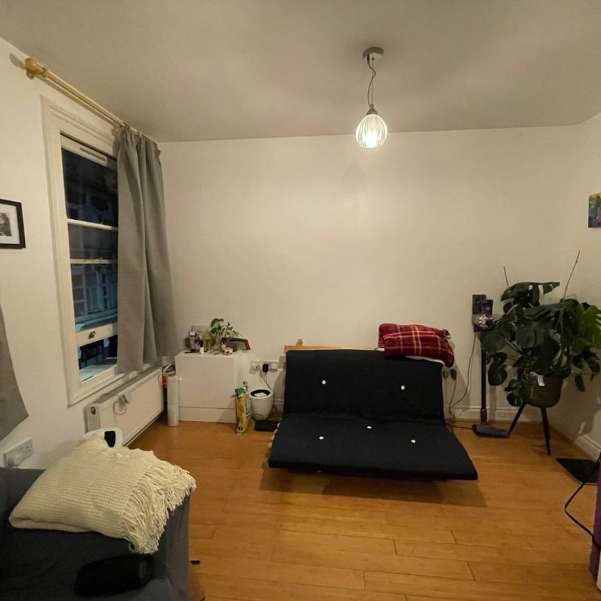 1 Bed Flat, Brook Drive, SE11 - Photo 1