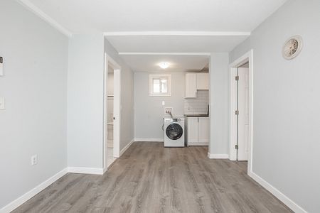 **BEAUTIFUL** 1 BEDROOM MAIN UNIT IN HAMILTON!! - Photo 5