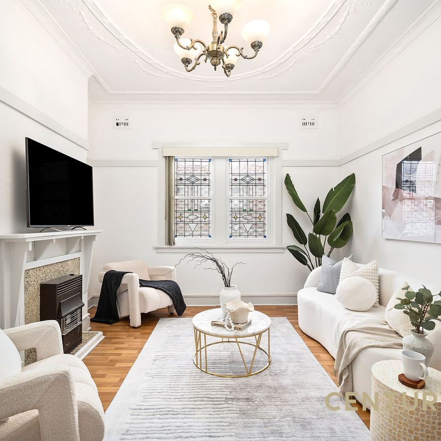 Large Three Bedroom House - Photo 1