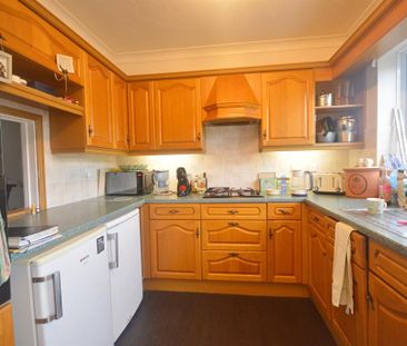 2 bedroom end of terrace house to rent - Photo 1