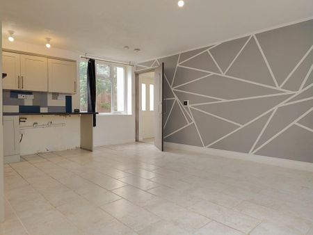 2 bedroom ground floor flat to rent - Photo 4